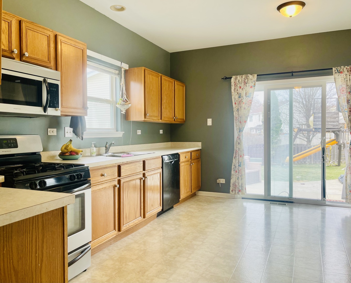 367 Willow Road Lakemoor, IL 60051 - Photo 9 of 31 Gallery Image 9