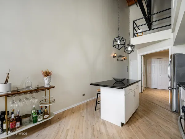 $675,000 | 2614 North Clybourn Avenue, Unit 402, Chicago, IL 60614