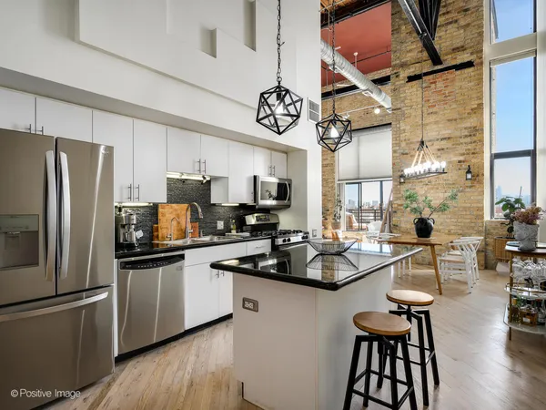 $675,000 | 2614 North Clybourn Avenue, Unit 402, Chicago, IL 60614