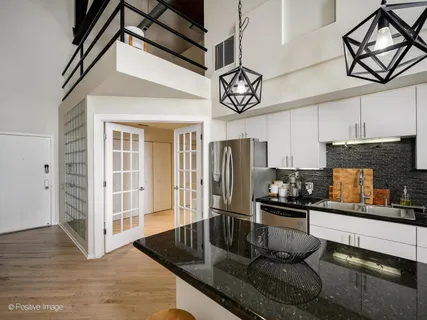 $675,000 | 2614 North Clybourn Avenue, Unit 402, Chicago, IL 60614