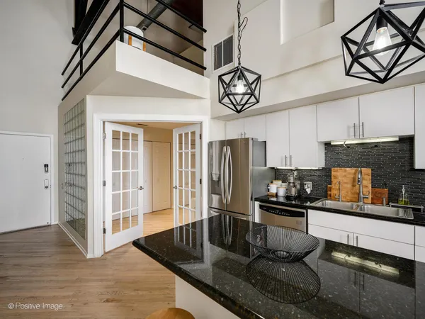 $675,000 | 2614 North Clybourn Avenue, Unit 402, Chicago, IL 60614