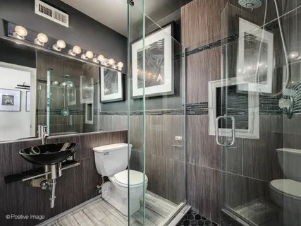 $675,000 | 2614 North Clybourn Avenue, Unit 402, Chicago, IL 60614