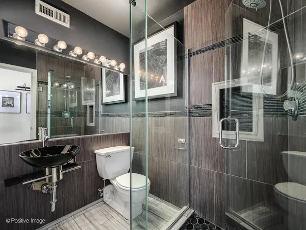 $675,000 | 2614 North Clybourn Avenue, Unit 402, Chicago, IL 60614