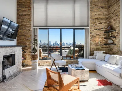 $675,000 | 2614 North Clybourn Avenue, Unit 402, Chicago, IL 60614