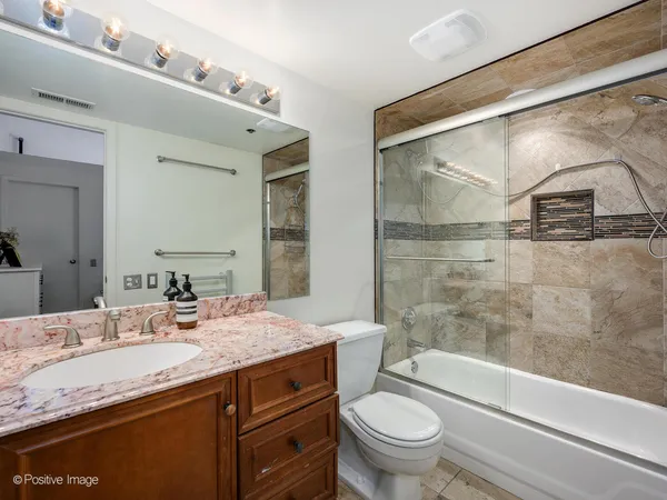 $675,000 | 2614 North Clybourn Avenue, Unit 402, Chicago, IL 60614