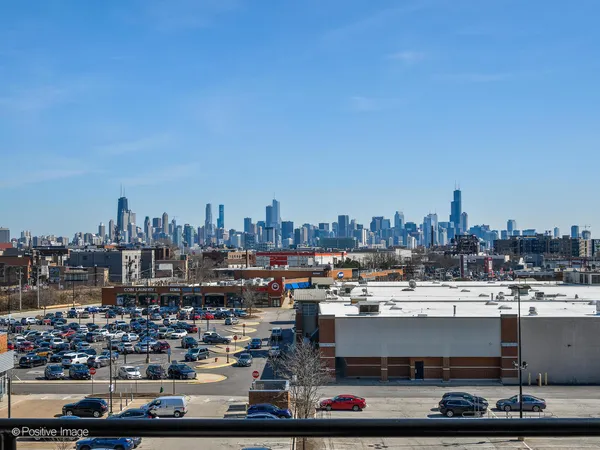 $675,000 | 2614 North Clybourn Avenue, Unit 402, Chicago, IL 60614