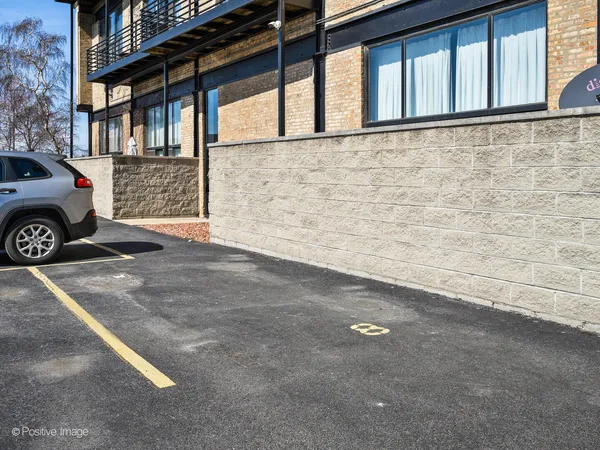 $675,000 | 2614 North Clybourn Avenue, Unit 402, Chicago, IL 60614