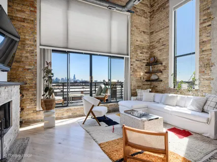 $675,000 | 2614 North Clybourn Avenue, Unit 402, Chicago, IL 60614