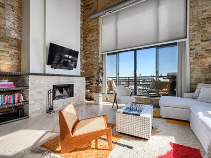 $675,000 | 2614 North Clybourn Avenue, Unit 402, Chicago, IL 60614
