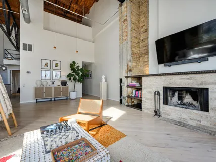 $675,000 | 2614 North Clybourn Avenue, Unit 402, Chicago, IL 60614