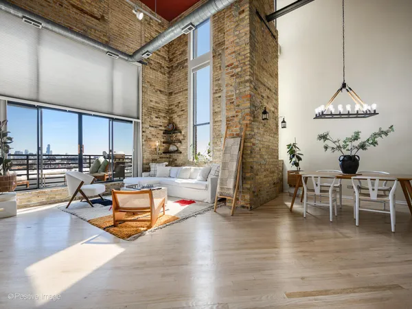 $675,000 | 2614 North Clybourn Avenue, Unit 402, Chicago, IL 60614