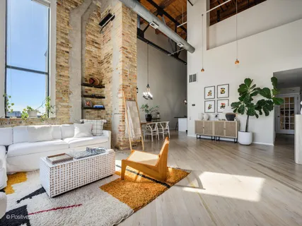 $675,000 | 2614 North Clybourn Avenue, Unit 402, Chicago, IL 60614