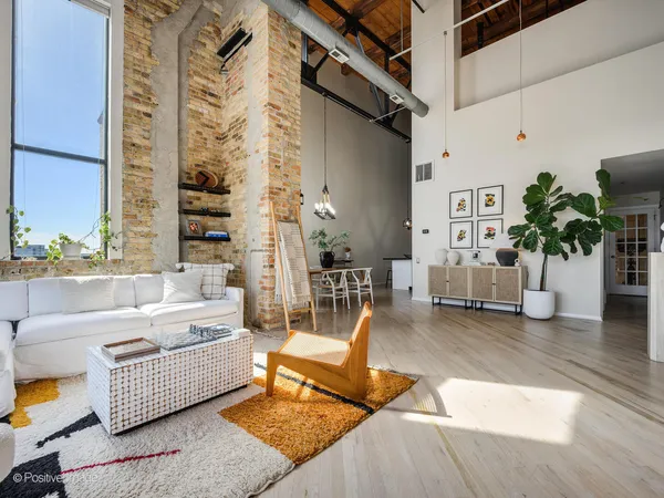 $675,000 | 2614 North Clybourn Avenue, Unit 402, Chicago, IL 60614