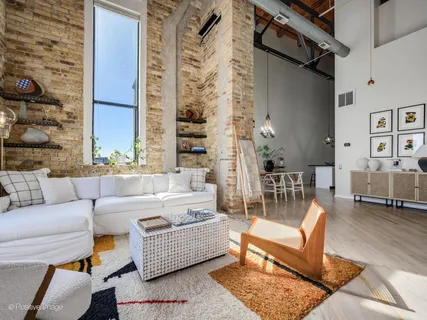 $675,000 | 2614 North Clybourn Avenue, Unit 402, Chicago, IL 60614