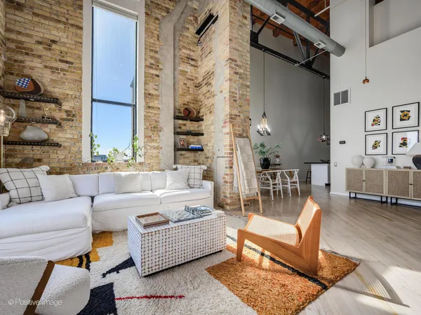 $675,000 | 2614 North Clybourn Avenue, Unit 402, Chicago, IL 60614