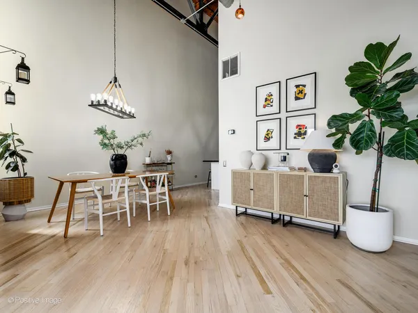 $675,000 | 2614 North Clybourn Avenue, Unit 402, Chicago, IL 60614