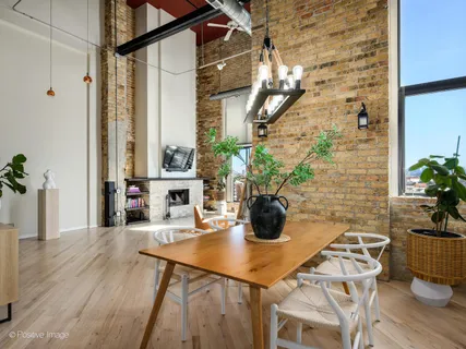 $675,000 | 2614 North Clybourn Avenue, Unit 402, Chicago, IL 60614