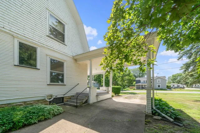 $270,000 | 205 South Gage Street, Somonauk, IL 60552