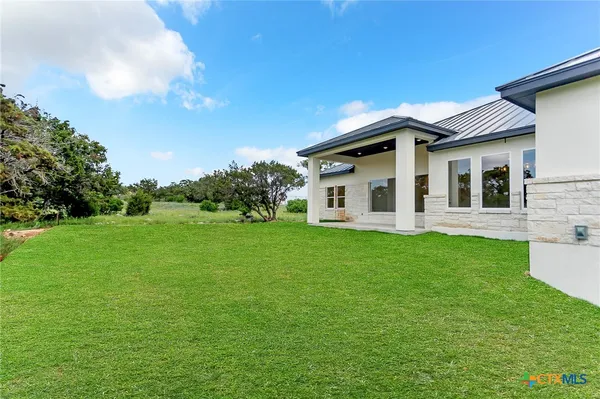 a view of a house with a backyard