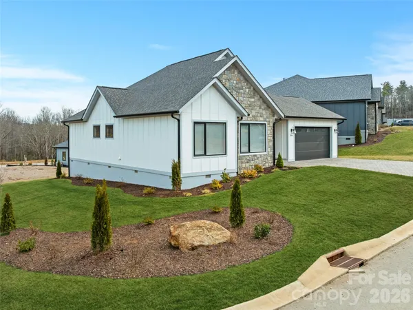 $714,900 | 304 Avery Trl Drive, Arden, NC 28704