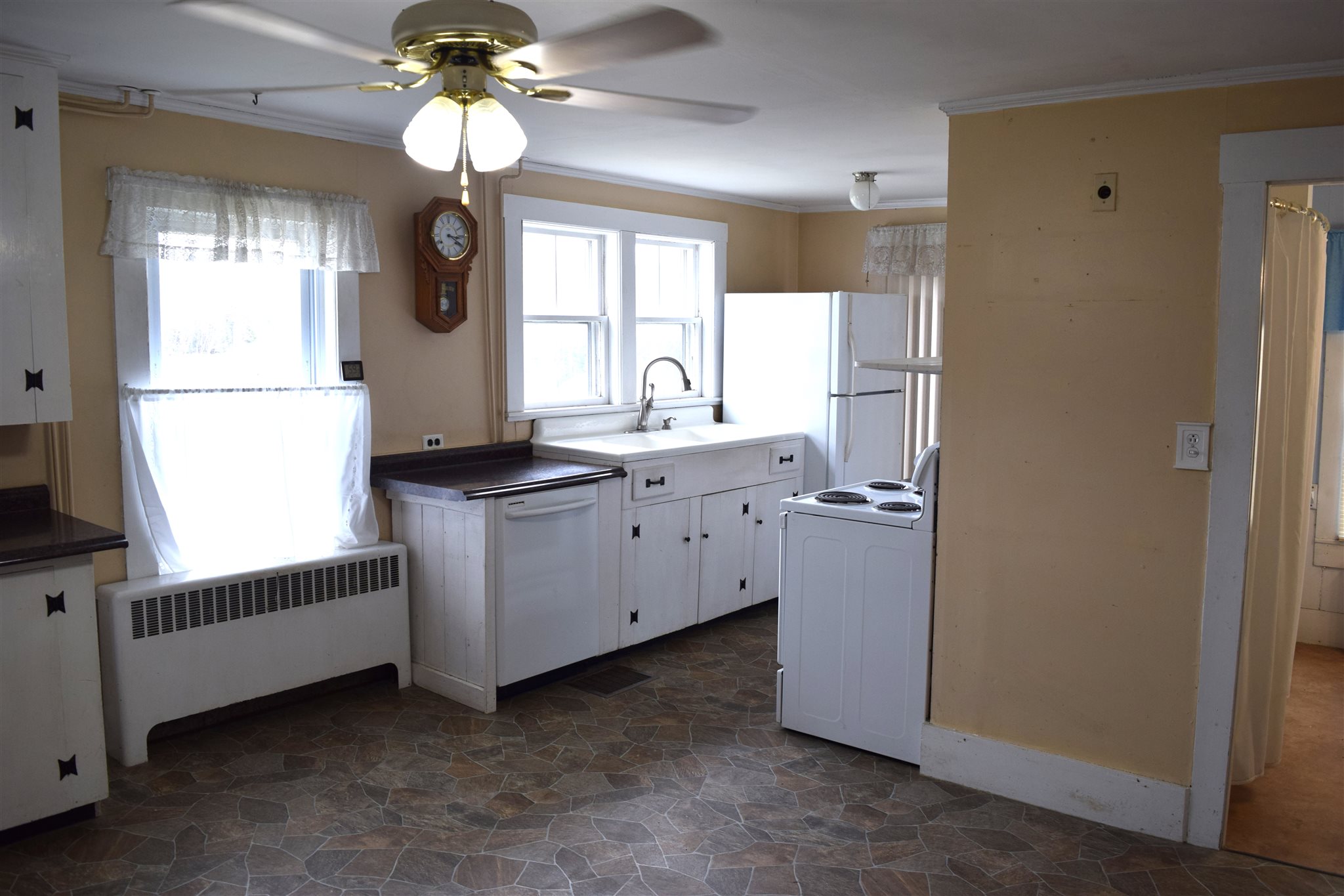 5 Hazen Road Whitefield, NH 03598 - Photo 3 of 36