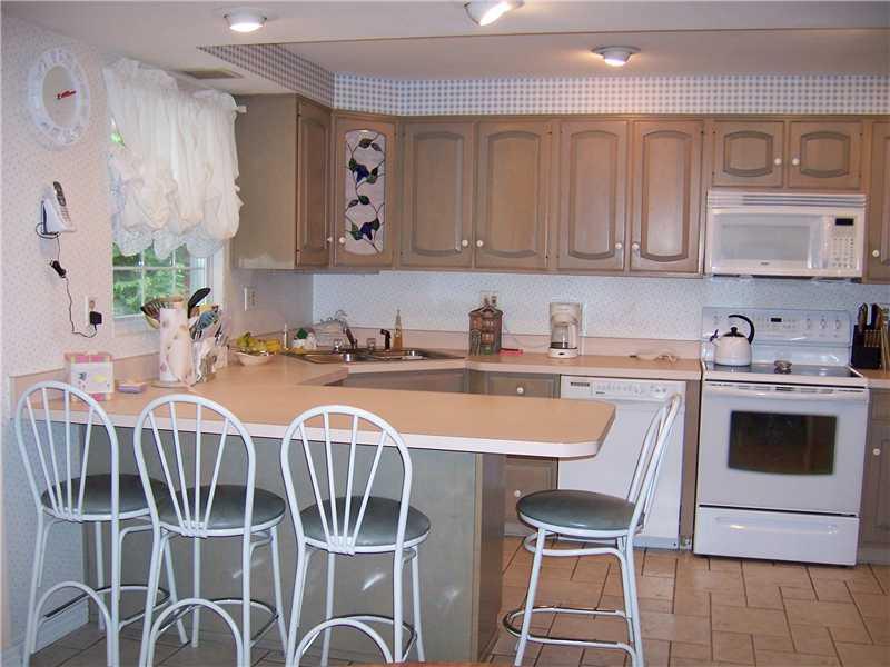 215 Lytton Road Coraopolis, PA 15108 - Photo 3 of 4 Exterior Front. Fully equipped kitchen with breakfast bar & ceramic floor
