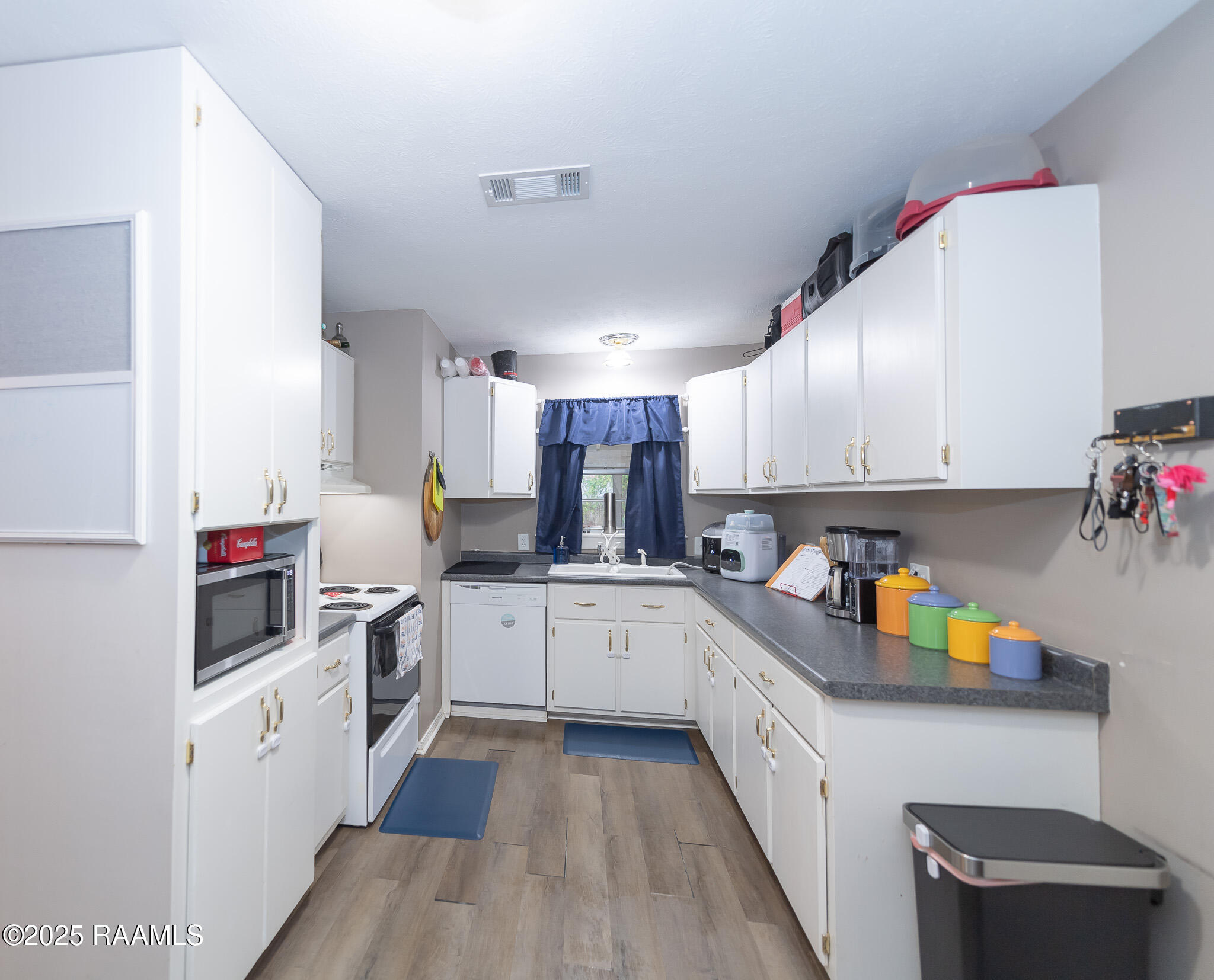 1025 Paradise Road Ball, LA 71405 - Photo 4 of 19 Kitchen