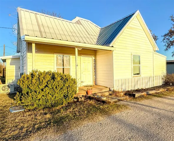 a view of a house with a outdoor space