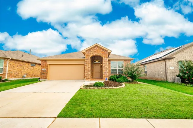 $350,000 | 316 Oakbluff Drive, Denton, TX 76210