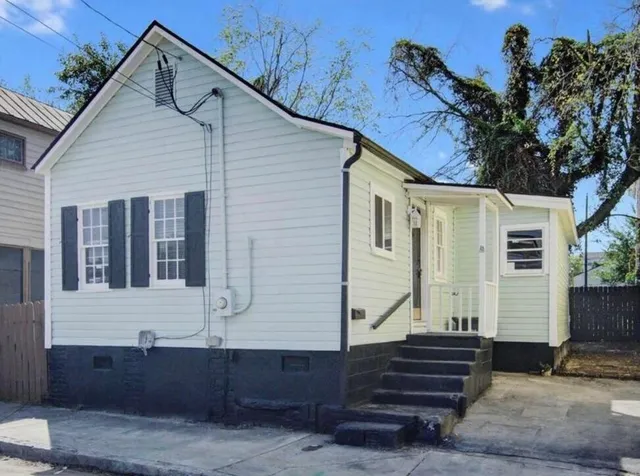 $2,995 | 105 Cooper Street, Charleston, SC 29403
