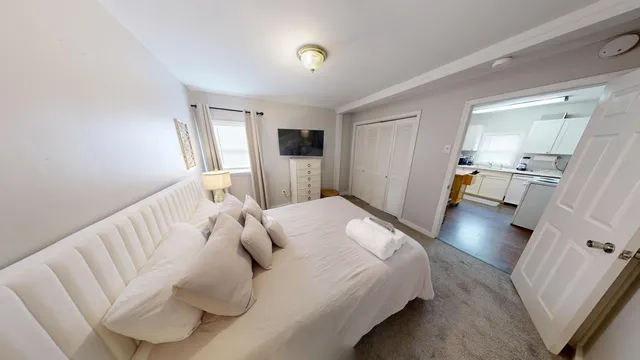 $2,995 | 105 Cooper Street, Charleston, SC 29403