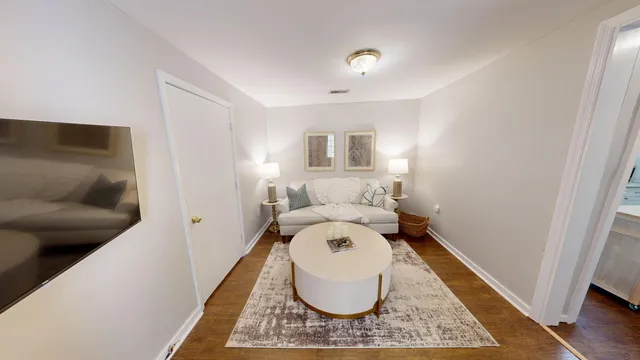 $2,995 | 105 Cooper Street, Charleston, SC 29403