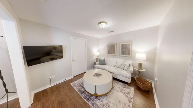 $2,850 | 105 Cooper Street, Charleston, SC 29403