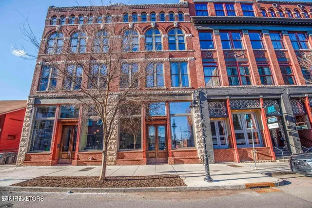 $2,900 | 129 West Jackson Avenue, Unit 202, Knoxville, TN 37902