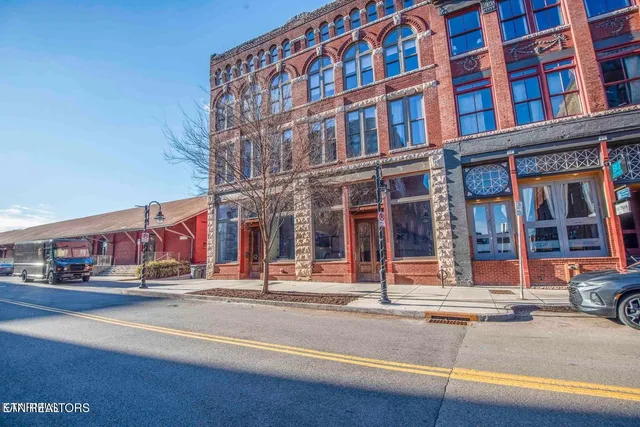 $2,900 | 129 West Jackson Avenue, Unit 202, Knoxville, TN 37902