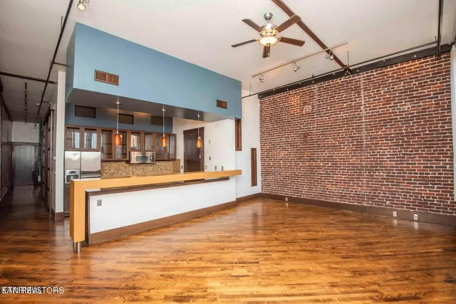 $2,900 | 129 West Jackson Avenue, Unit 202, Knoxville, TN 37902