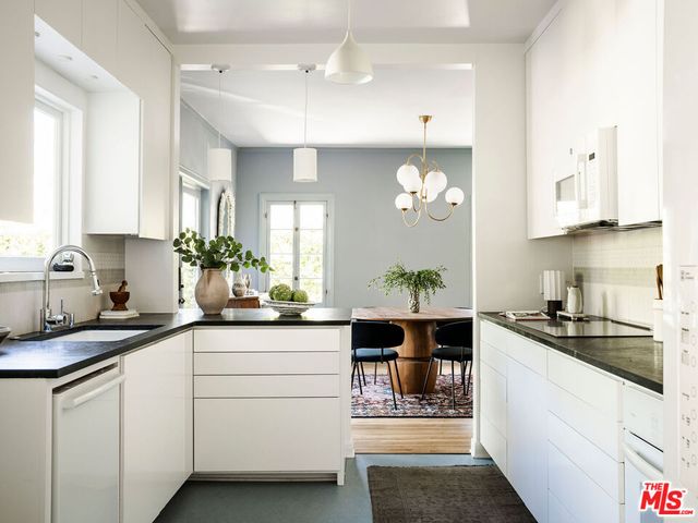 $3,452,367 | 131 South Arden Boulevard, Los Angeles, CA 90004