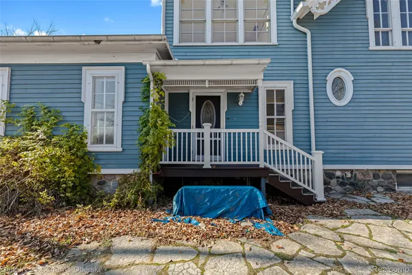 $2,050 | 410 East Main Street, Northville, MI 48167