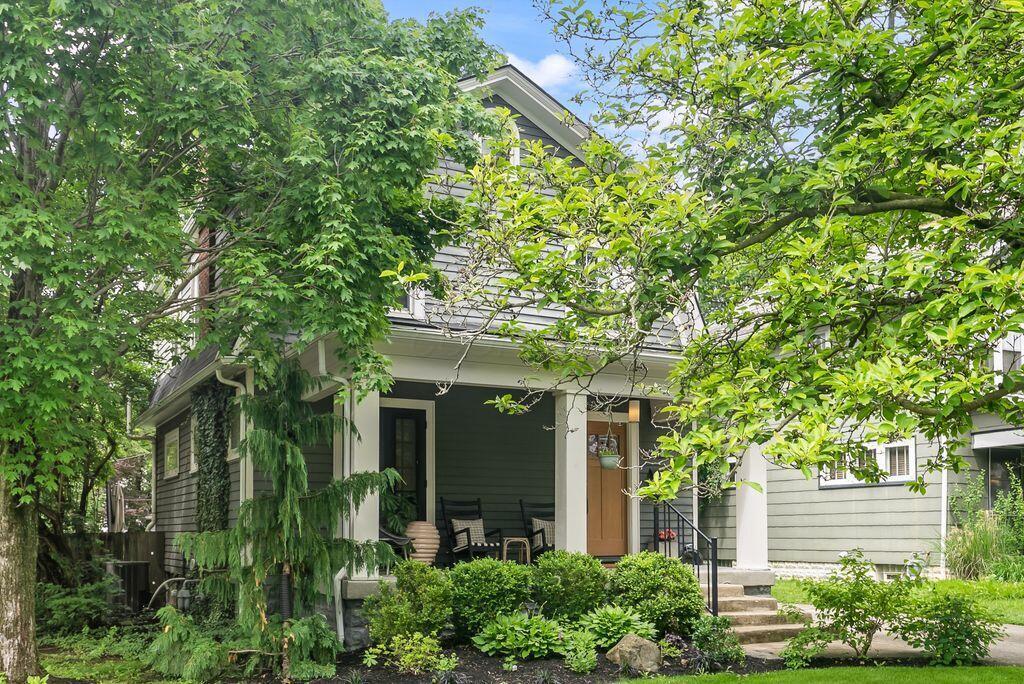 122 East Dunedin Road Columbus, OH 43214 - Photo 2 of 63