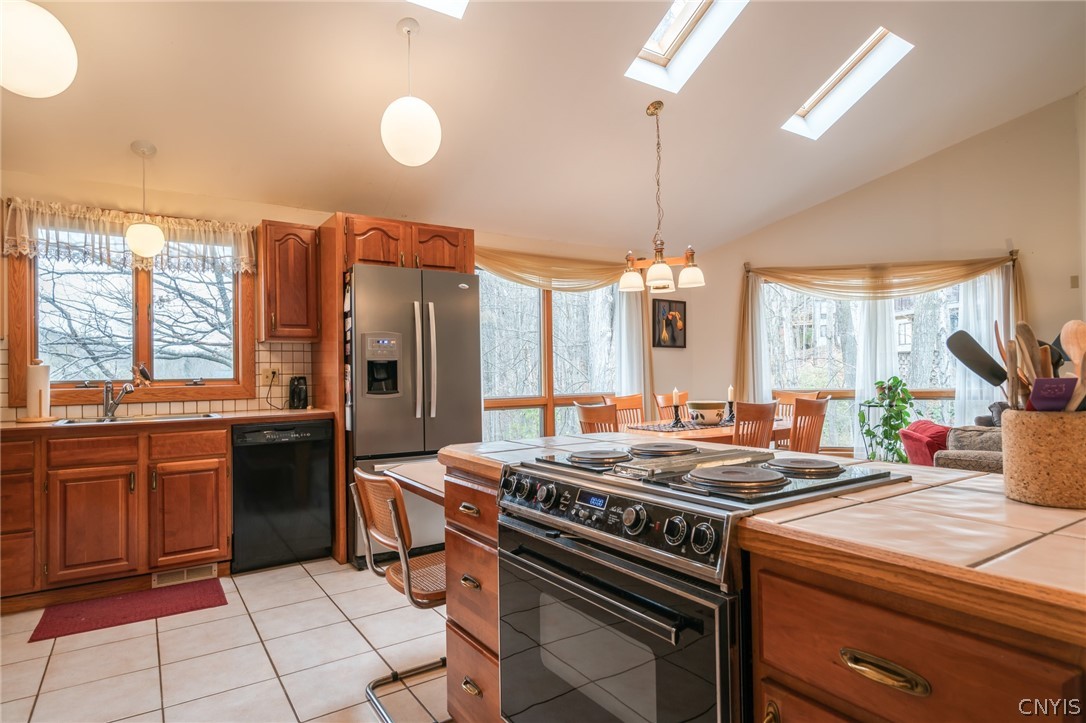 5451 Springview Drive Manlius, NY 13066 - Photo 18 of 38