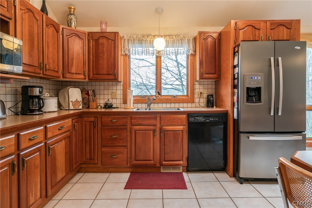 5451 Springview Drive Manlius, NY 13066 - Photo 19 of 38