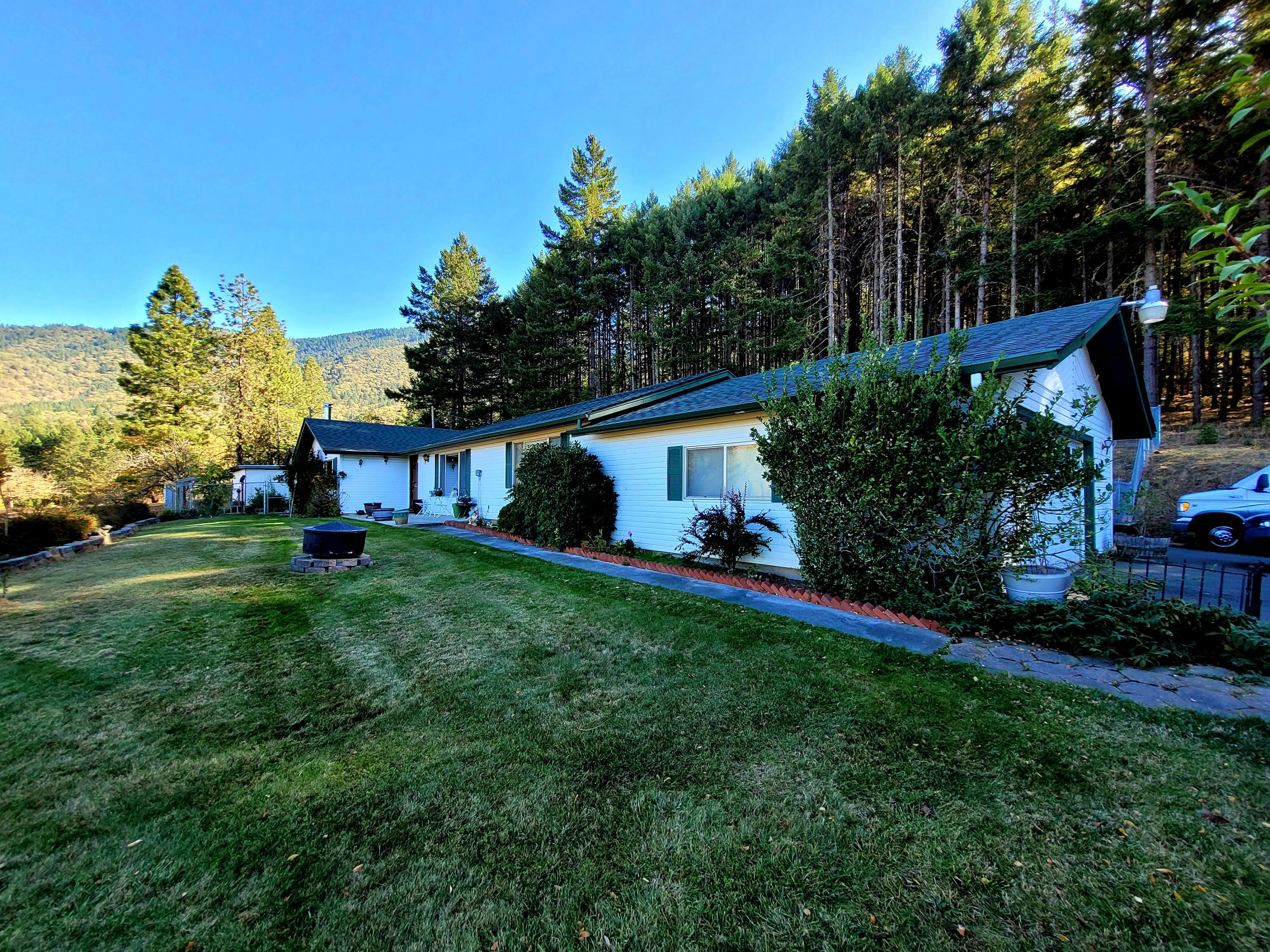 1515 Summit Loop Grants Pass, OR 97527 - Photo 8 of 43 8