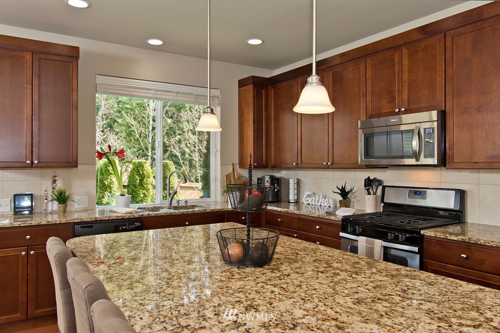 228 Field Avenue Northeast Renton, WA 98059 - Photo 6 of 24