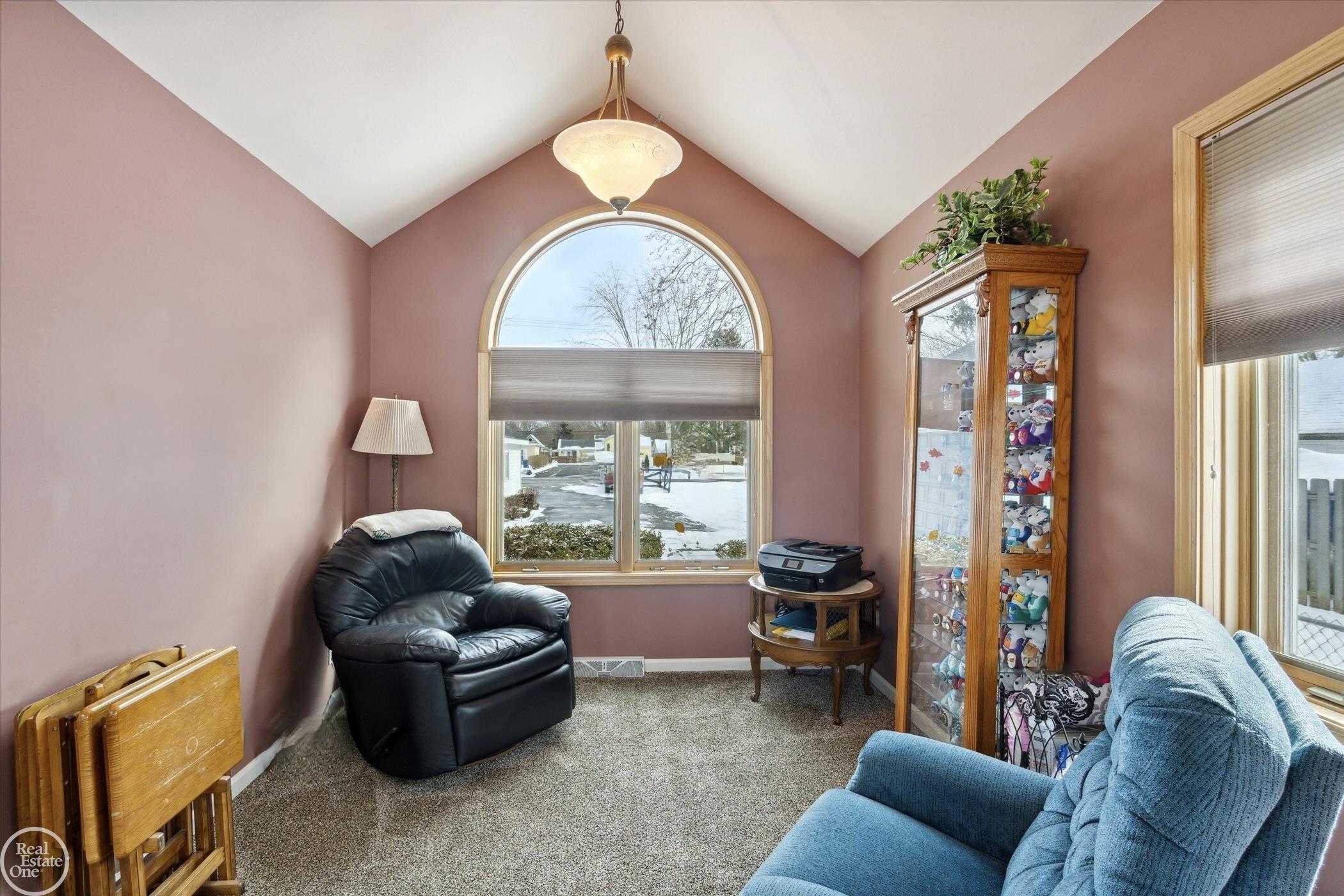 3017 Lansdowne Road Waterford, MI 48329 - Photo 22 of 68 50135496-E0576A9B-2163-4EB6-B35E-EF7468746EE1.JPG