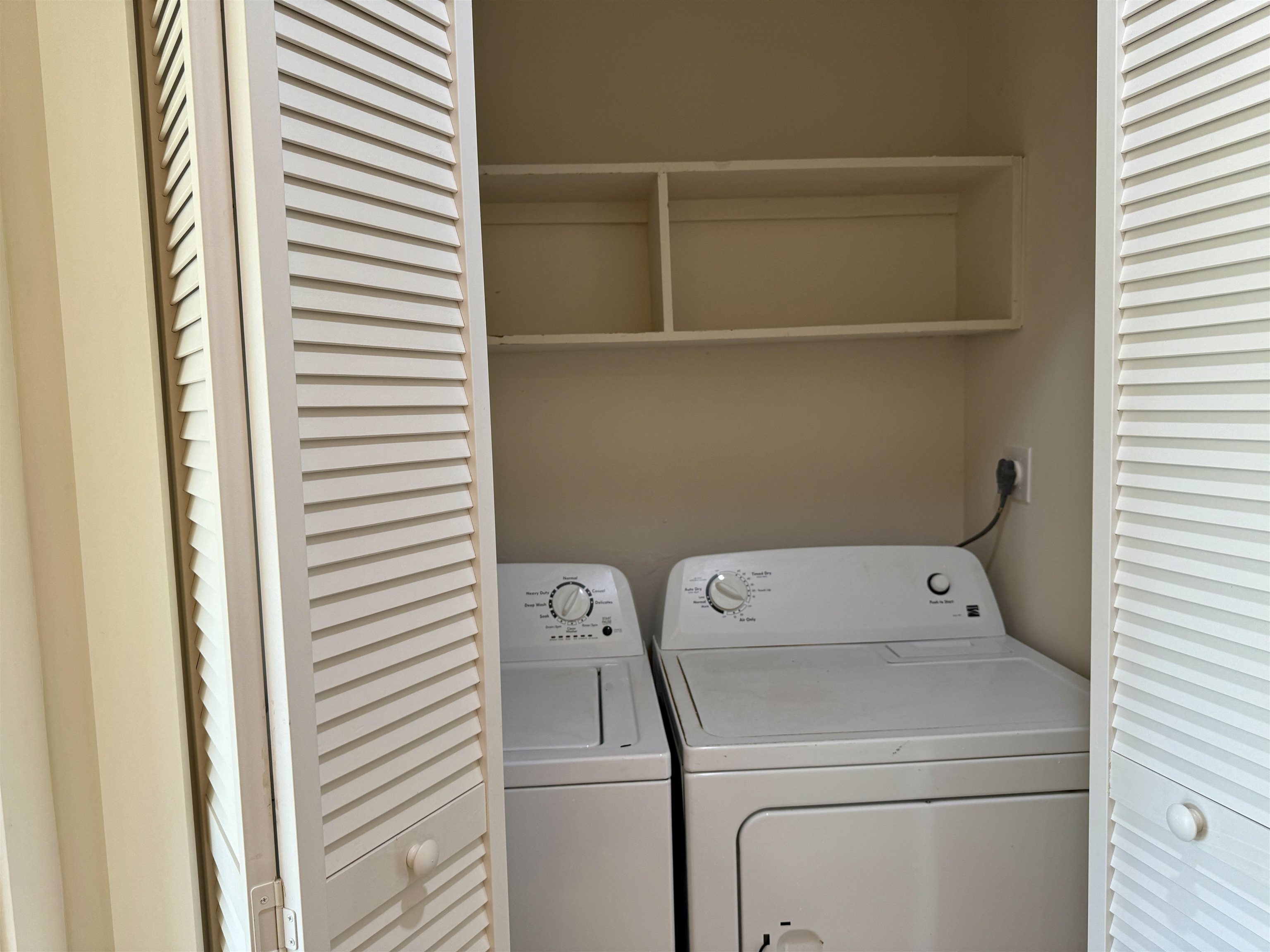205 6th Street St. Augustine, FL 32080 - Photo 13 of 18 a utility room with dryer and washer