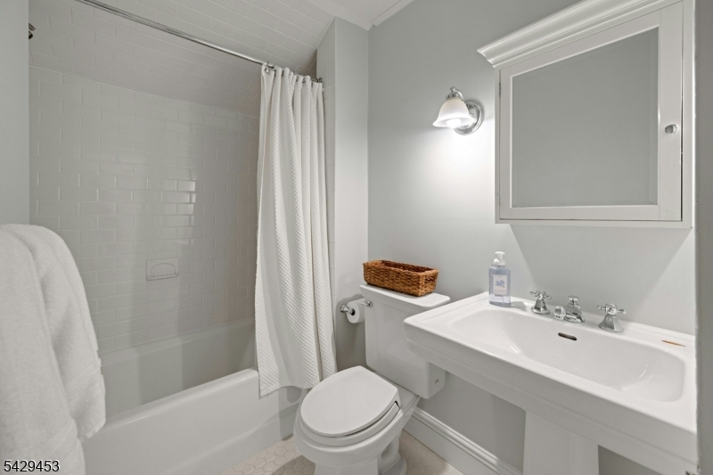 27 Bedford Road Summit, NJ 07901 - Photo 33 of 49