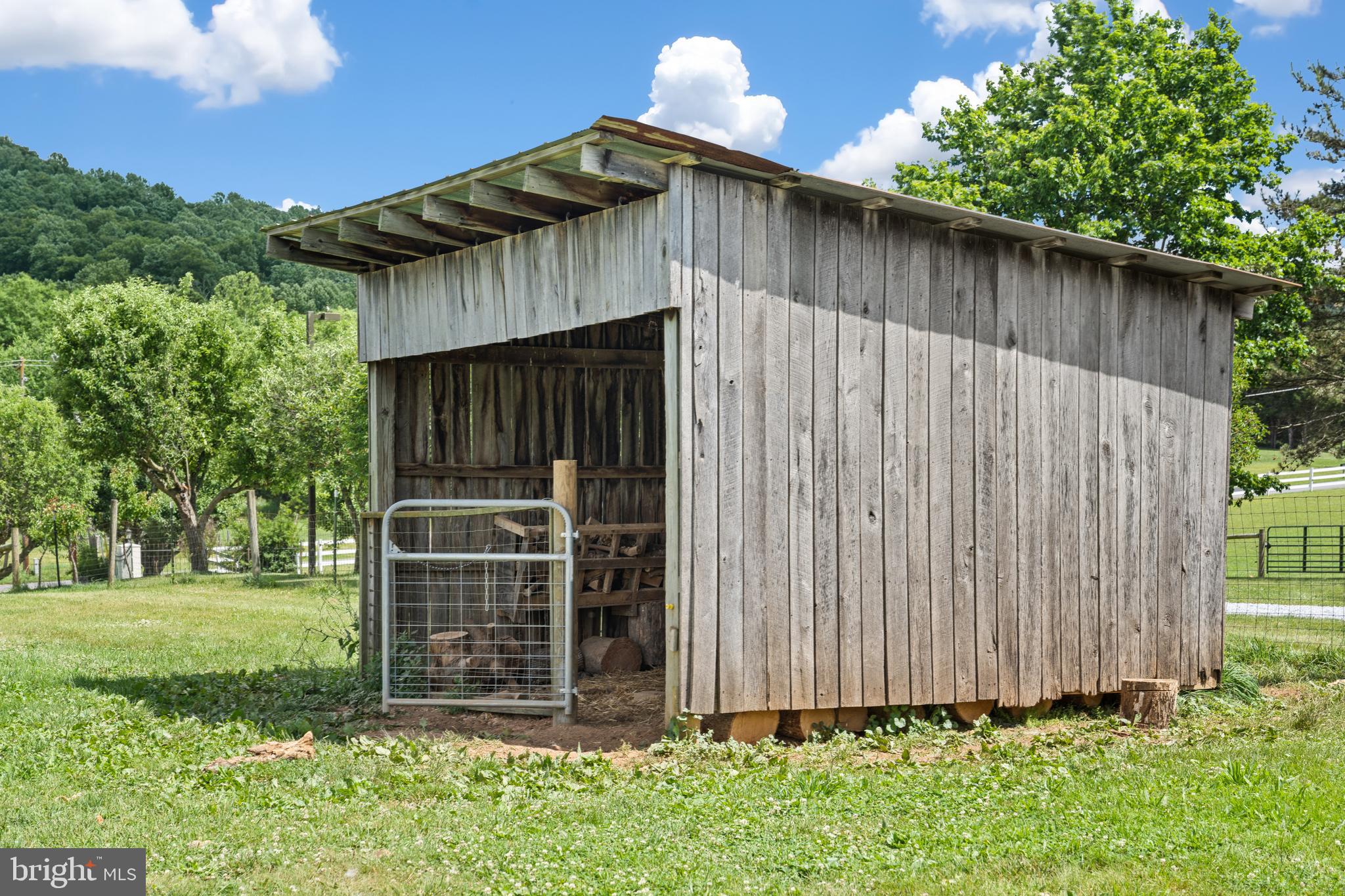4040 Mills Road Sharpsburg, MD 21782 - Photo 103 of 127 One of three run-in sheds