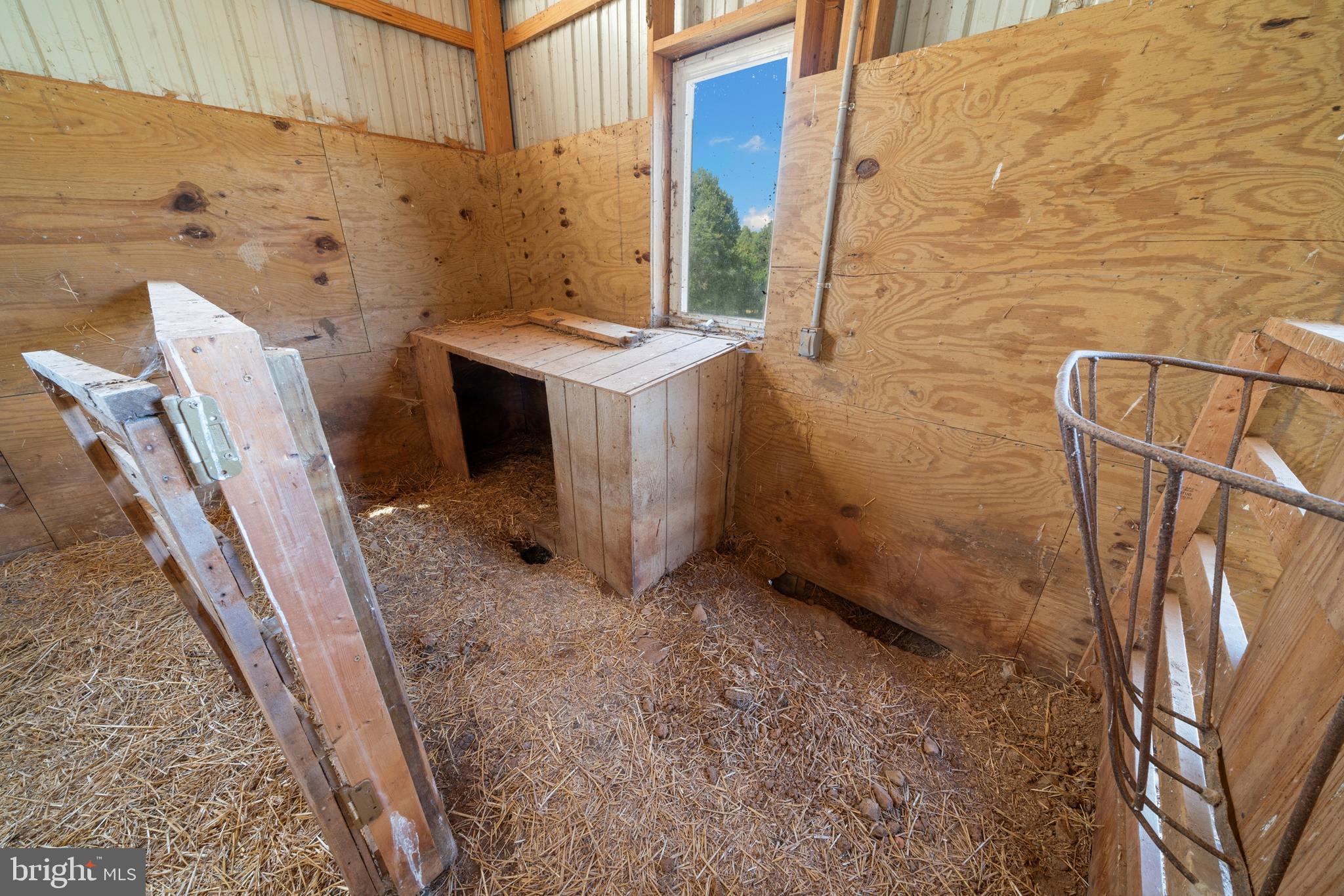 4040 Mills Road Sharpsburg, MD 21782 - Photo 120 of 127 Small livestock pen in barn