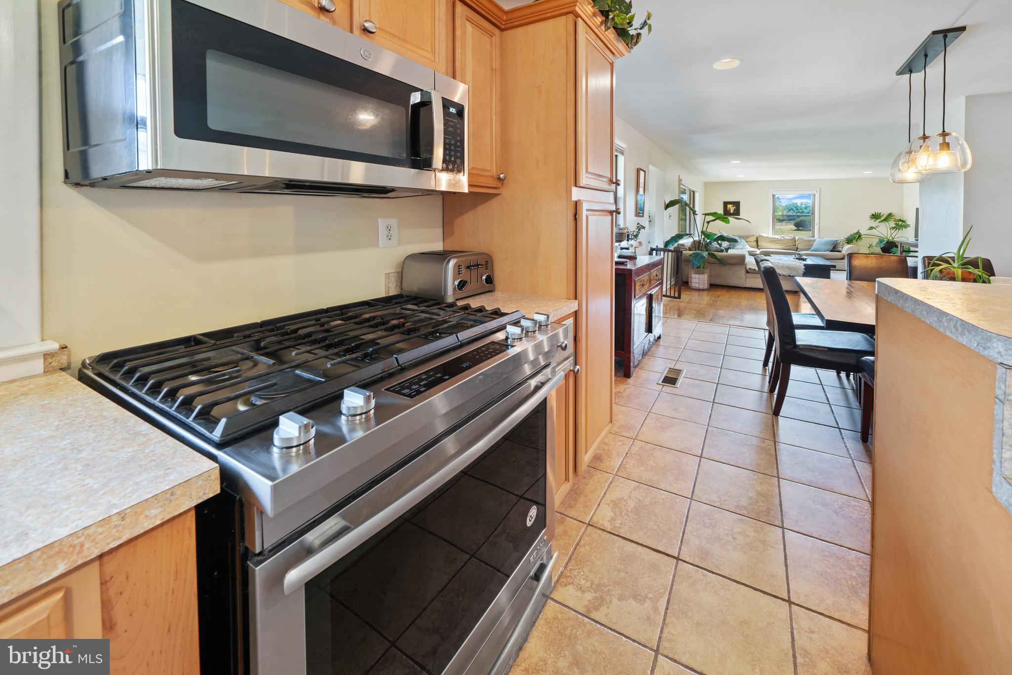 4040 Mills Road Sharpsburg, MD 21782 - Photo 25 of 127 Cook like a professional on this Jennair stove