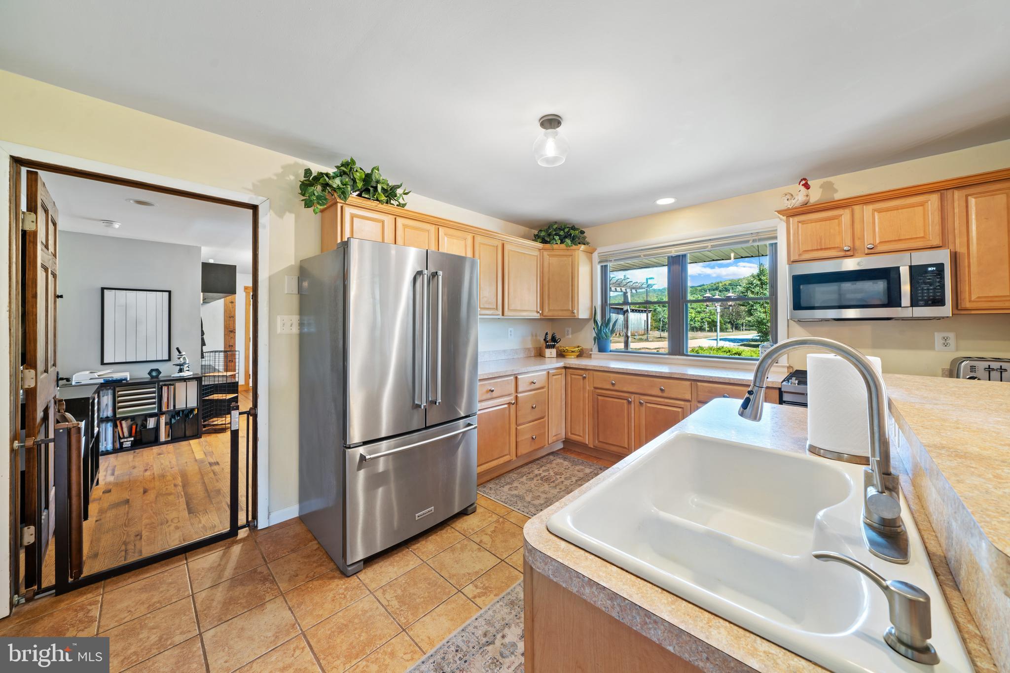 4040 Mills Road Sharpsburg, MD 21782 - Photo 26 of 127 Beautiful maple cabinetry, large double sink
